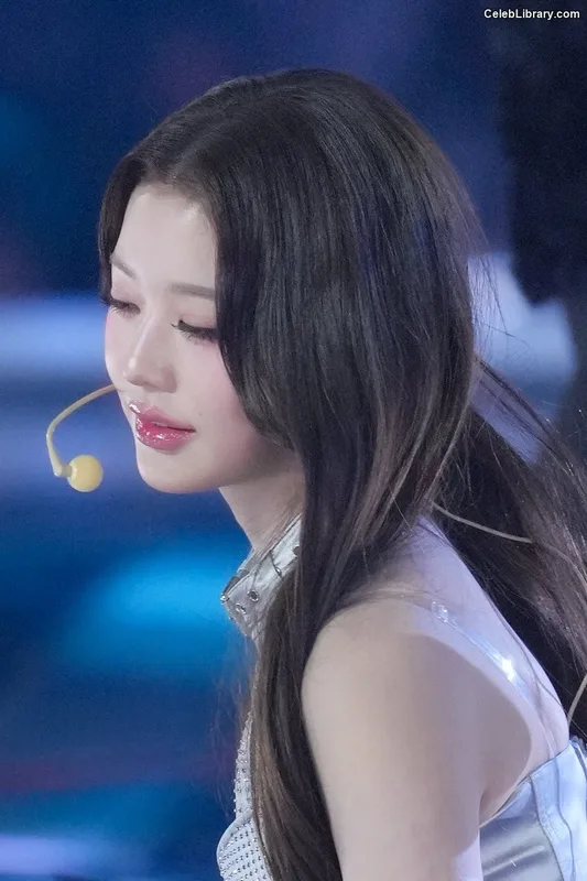 Jang Won-young  장원영 WONYOUNG photo 7 of 5846