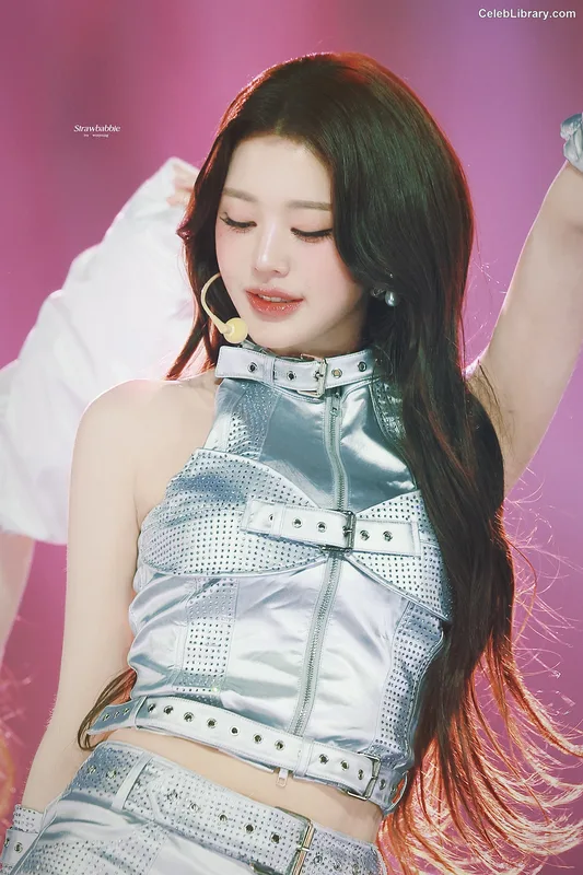 Jang Won-young  장원영 WONYOUNG photo 10 of 5846