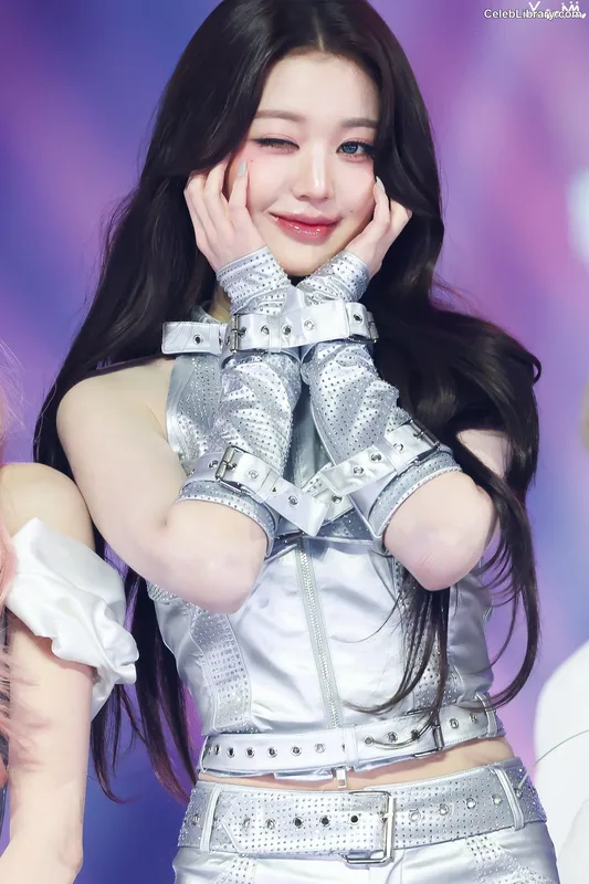 Jang Won-young  장원영 WONYOUNG photo 19 of 5846