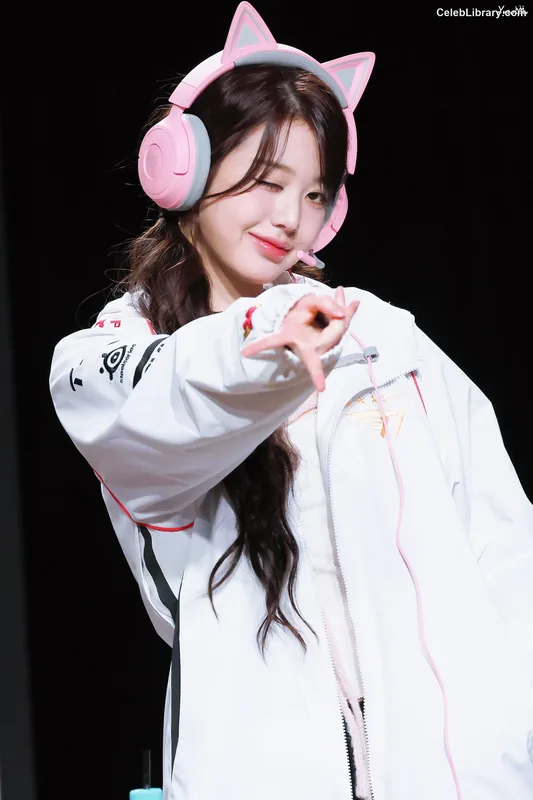 Jang Won-young 장원영 WONYOUNG photo 21 of 5846