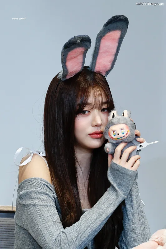 Jang Won-young  장원영 WONYOUNG photo 10 of 5846