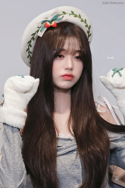 Jang Won-young  장원영 WONYOUNG photo 1 of 5846
