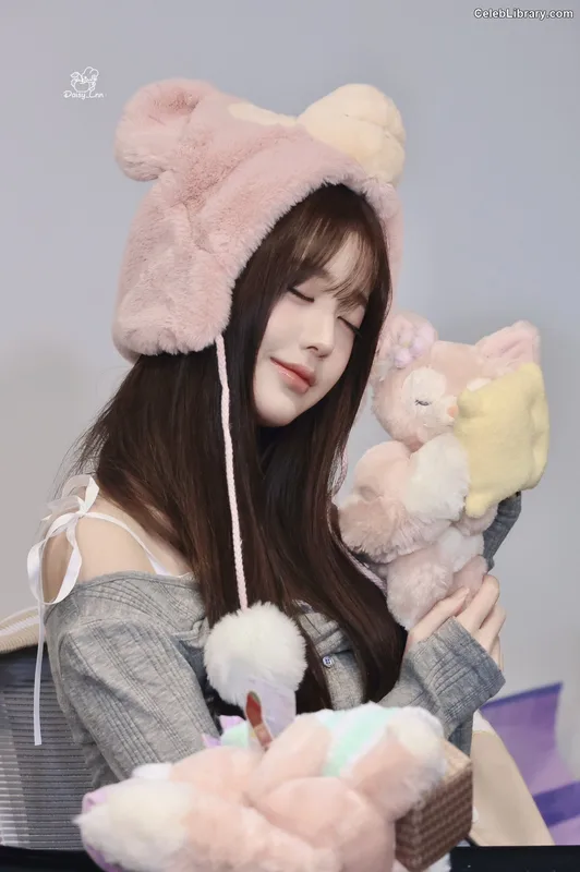 Jang Won-young  장원영 WONYOUNG photo 16 of 5846