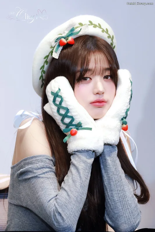 Jang Won-young  장원영 WONYOUNG photo 1 of 5846