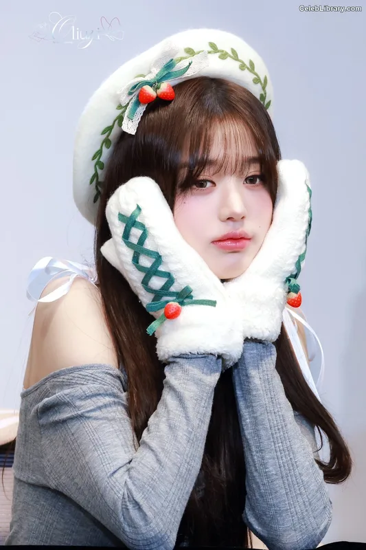 Jang Won-young  장원영 WONYOUNG photo 2 of 5846