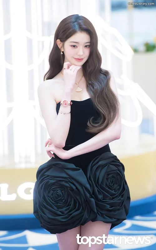 Jang Won-young  장원영 WONYOUNG photo 11 of 5846
