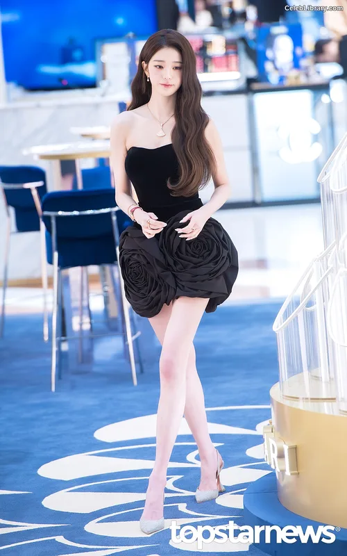 Jang Won-young  장원영 WONYOUNG photo 14 of 5846