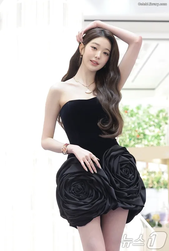 Jang Won-young  장원영 WONYOUNG photo 18 of 5846