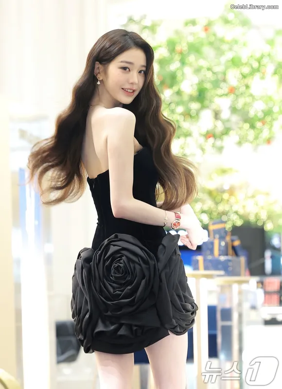 Jang Won-young  장원영 WONYOUNG photo 19 of 5846