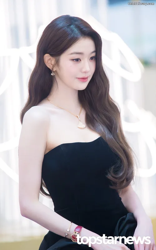 Jang Won-young  장원영 WONYOUNG photo 20 of 5846