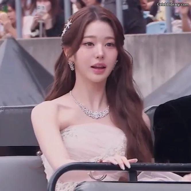 Jang Won-young  장원영 WONYOUNG photo 5 of 5846