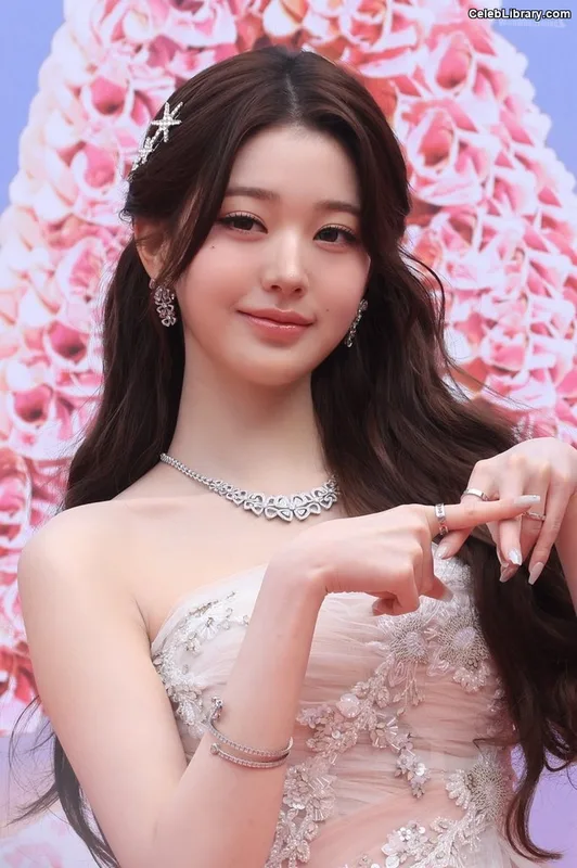 Jang Won-young  장원영 WONYOUNG photo 21 of 5846