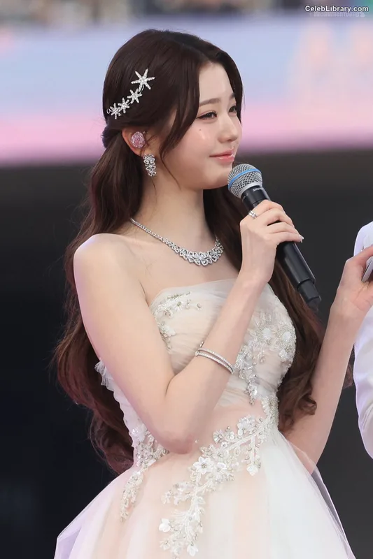 Jang Won-young  장원영 WONYOUNG photo 3 of 5846