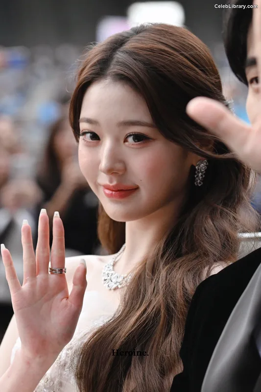 Jang Won-young  장원영 WONYOUNG photo 5 of 5846