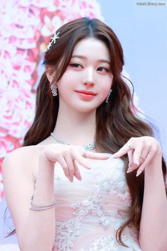 Jang Won-young  장원영 WONYOUNG photo 7 of 5846