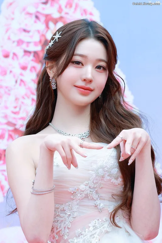 Jang Won-young  장원영 WONYOUNG photo 8 of 5846