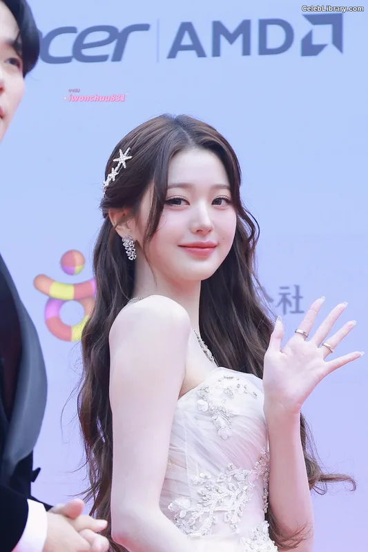 Jang Won-young  장원영 WONYOUNG photo 9 of 5846