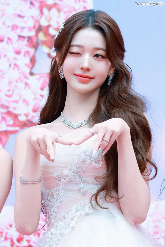 Jang Won-young  장원영 WONYOUNG photo 10 of 5846