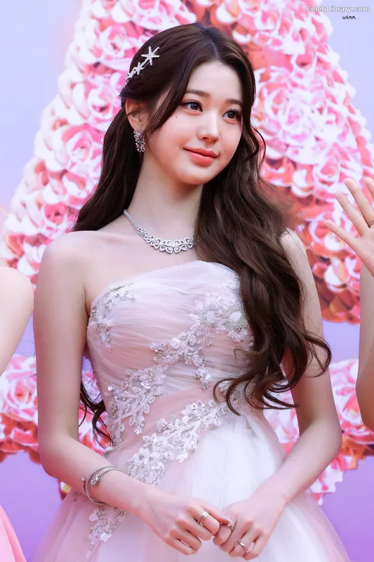 Jang Won-young  장원영 WONYOUNG photo 11 of 5846