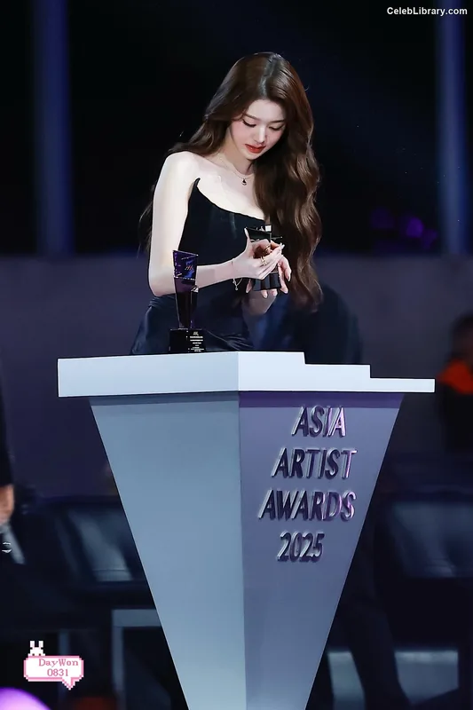Jang Won-young  장원영 WONYOUNG photo 19 of 5846