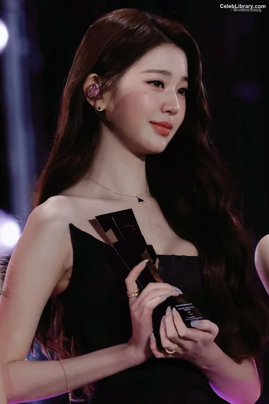 Jang Won-young  장원영 WONYOUNG photo 4 of 5846