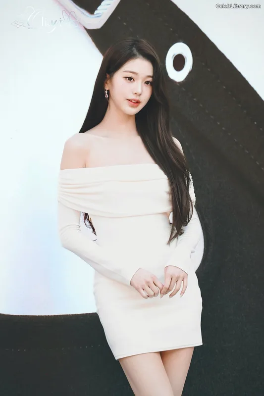 Jang Won-young  장원영 WONYOUNG photo 6 of 5846
