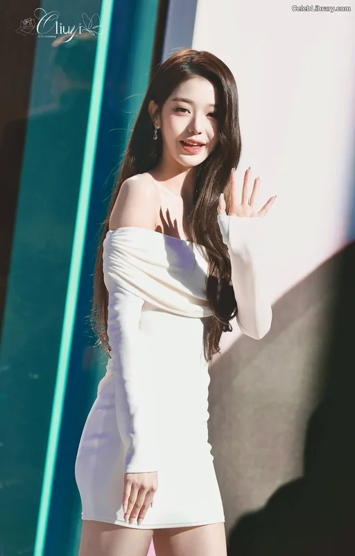 Jang Won-young  장원영 WONYOUNG photo 7 of 5846