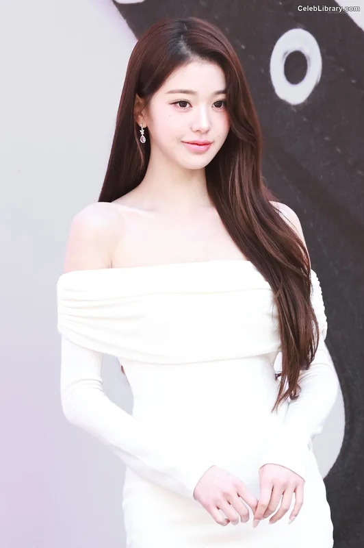 Jang Won-young  장원영 WONYOUNG photo 9 of 5846