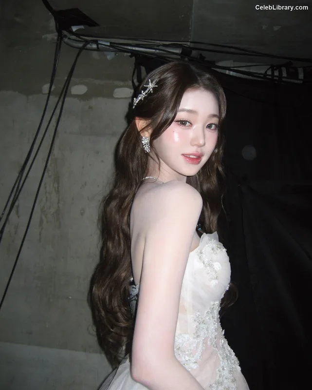 Jang Won-young  장원영 WONYOUNG photo 1 of 5846