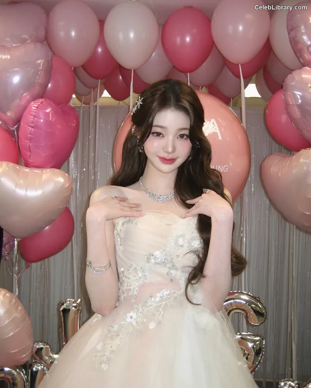 Jang Won-young  장원영 WONYOUNG photo 2 of 5846