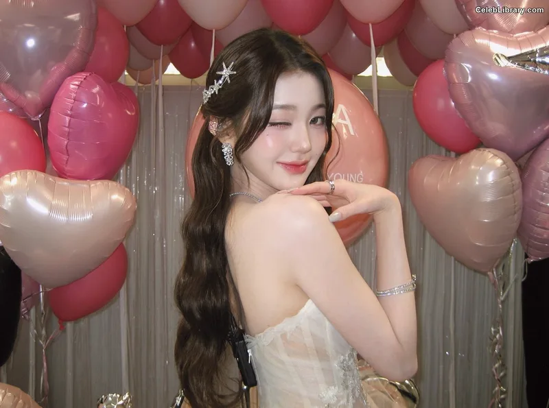 Jang Won-young  장원영 WONYOUNG photo 4 of 5846