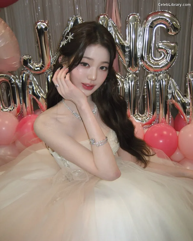 Jang Won-young  장원영 WONYOUNG photo 6 of 5846