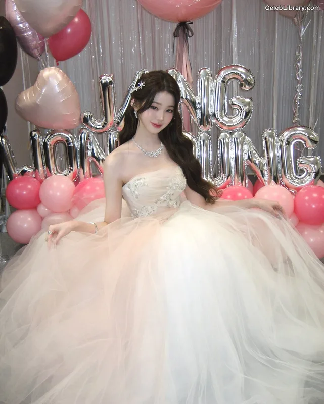Jang Won-young  장원영 WONYOUNG photo 7 of 5846