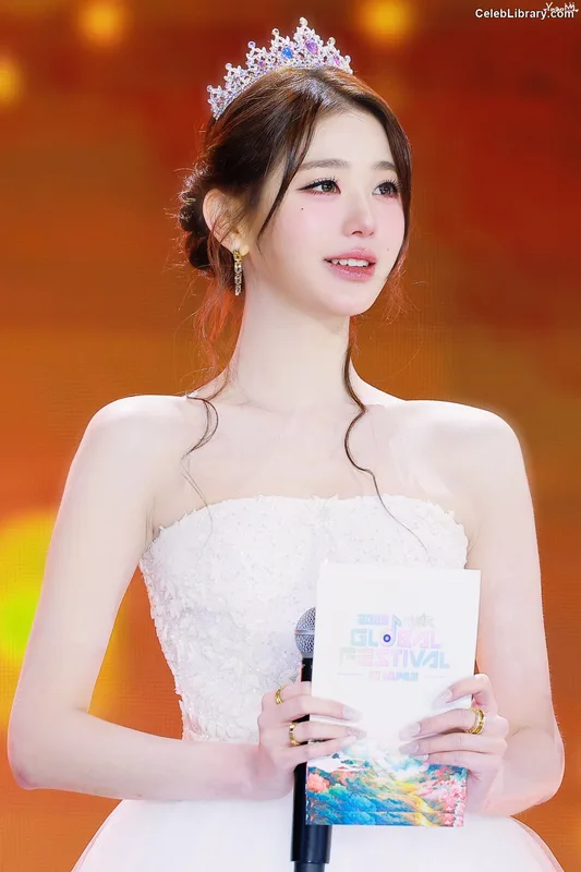 Jang Won-young  장원영 WONYOUNG photo 20 of 5846