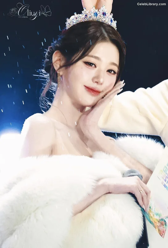 Jang Won-young  장원영 WONYOUNG photo 7 of 5846