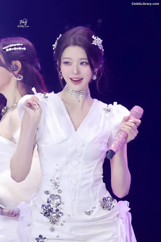 Jang Won-young  장원영 WONYOUNG photo 2 of 5846