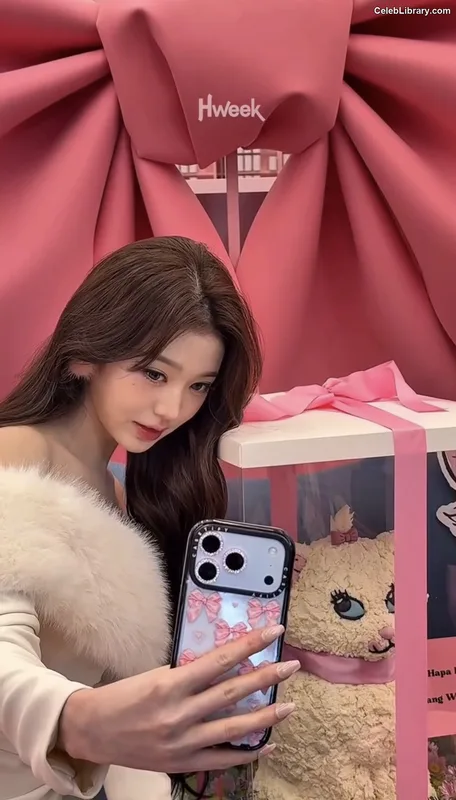Jang Won-young 장원영 WONYOUNG photo 18 of 5846