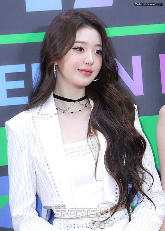 Jang Won-young 장원영 WONYOUNG photo 1 of 5846