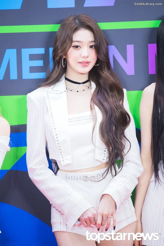Jang Won-young 장원영 WONYOUNG photo 11 of 5846