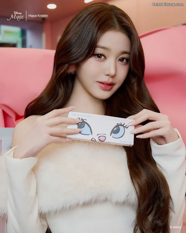 Jang Won-young  장원영 WONYOUNG photo 1 of 5846