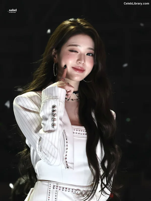 Jang Won-young  장원영 WONYOUNG photo 4 of 5846