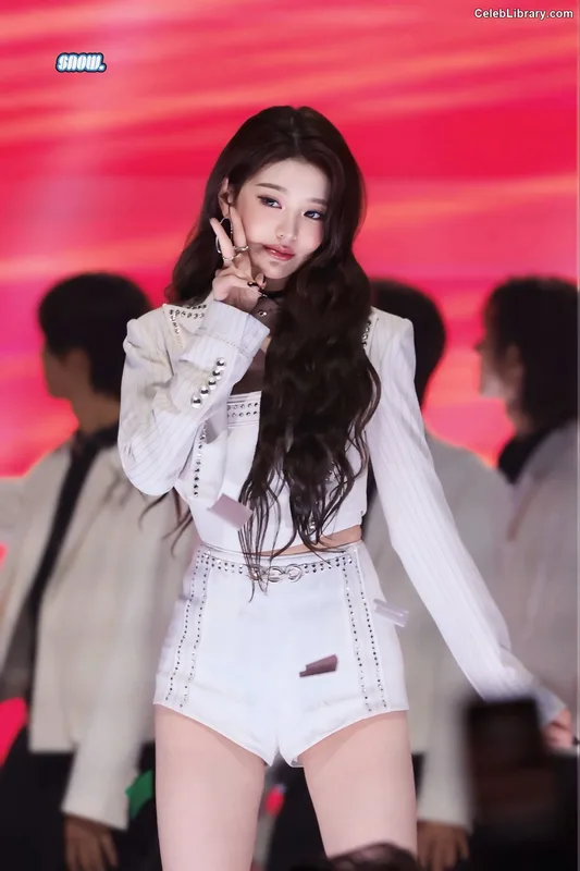 Jang Won-young  장원영 WONYOUNG photo 8 of 5846
