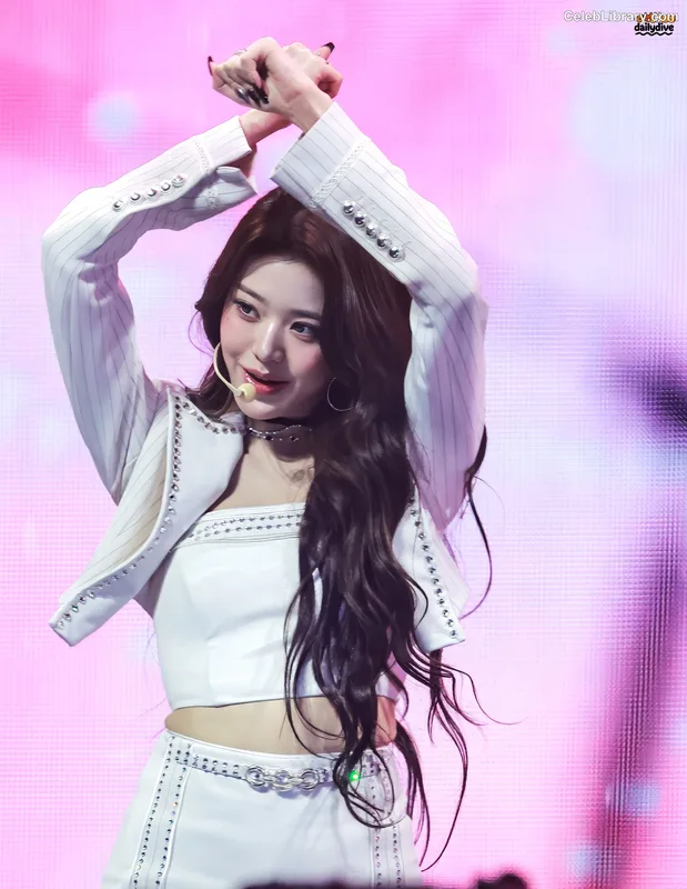 Jang Won-young  장원영 WONYOUNG photo 23 of 5846