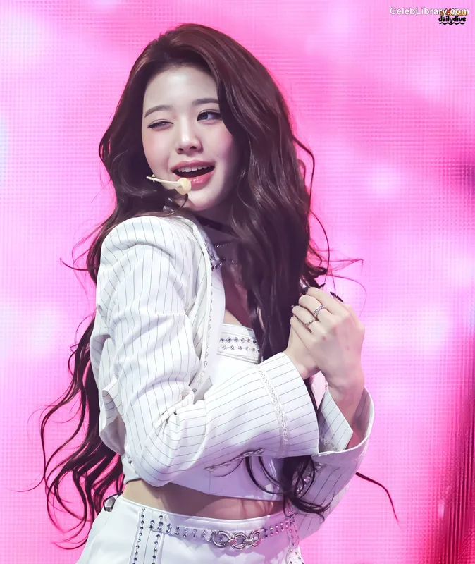 Jang Won-young  장원영 WONYOUNG photo 1 of 5846