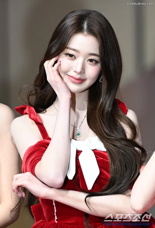 Jang Won-young  장원영 WONYOUNG photo 8 of 5846