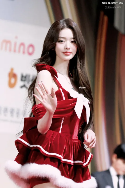 Jang Won-young  장원영 WONYOUNG photo 23 of 5846