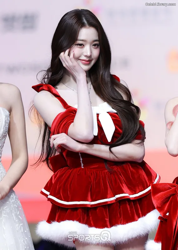Jang Won-young  장원영 WONYOUNG photo 1 of 5846