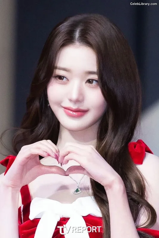 Jang Won-young  장원영 WONYOUNG photo 3 of 5846