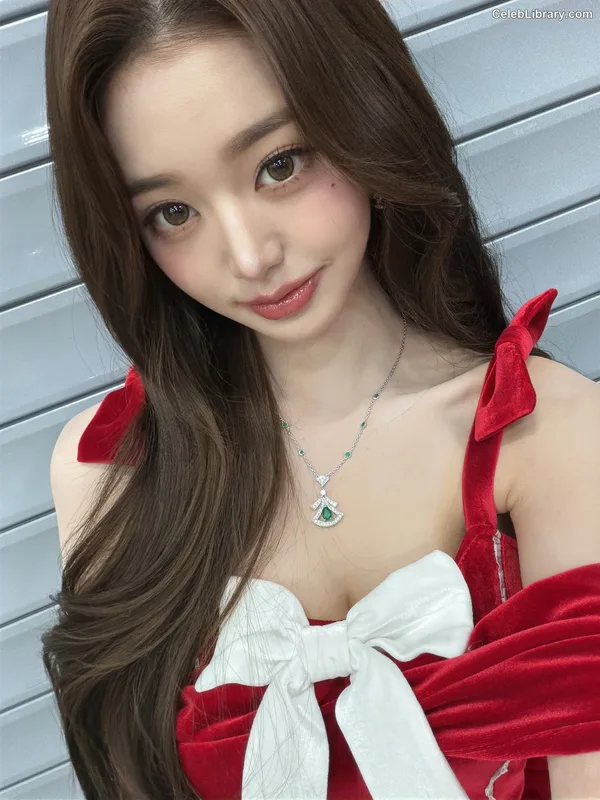 Jang Won-young  장원영 WONYOUNG photo 4 of 5846
