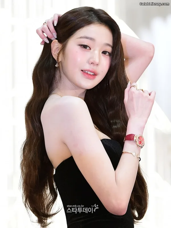 Jang Won-young  장원영 WONYOUNG photo 3 of 5846